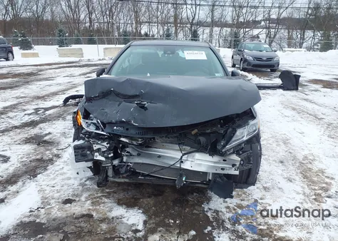 2024 Toyota Camry Le z USA, uszkodzony, nr VIN 4T1C11BK3RU116776